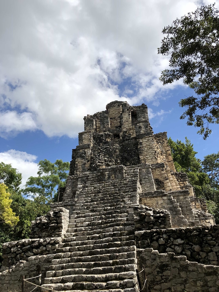 Angle perspective pyramid
