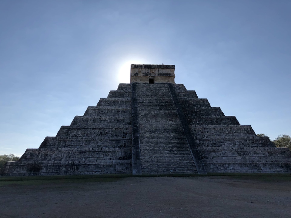 Culture medieval pyramid