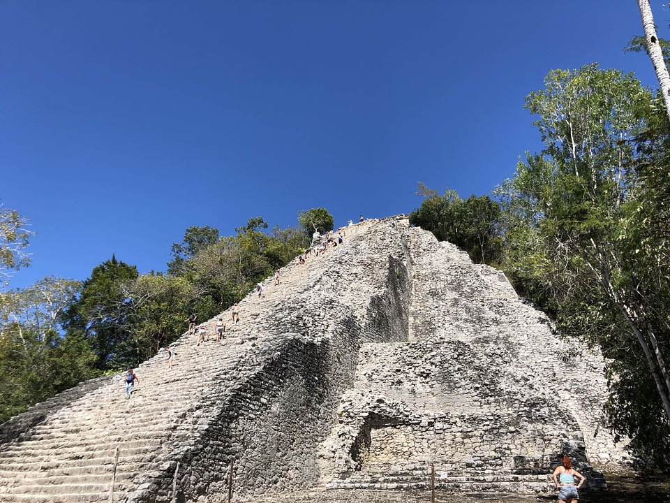 People pyramid grave