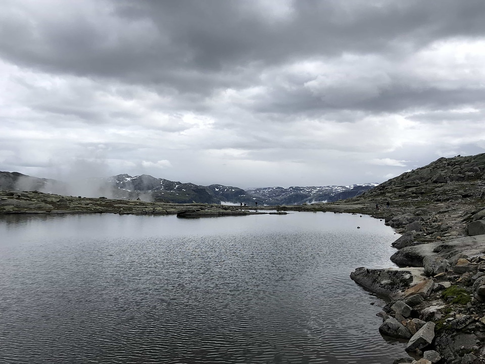 Geyser lakeside mist