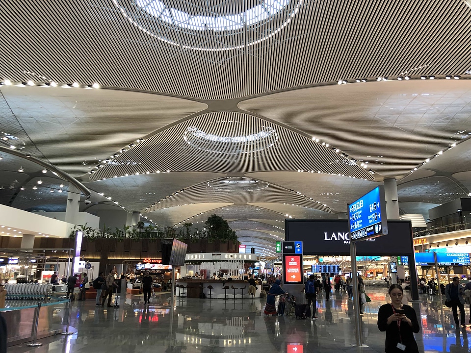 Airport interior decoration mall
