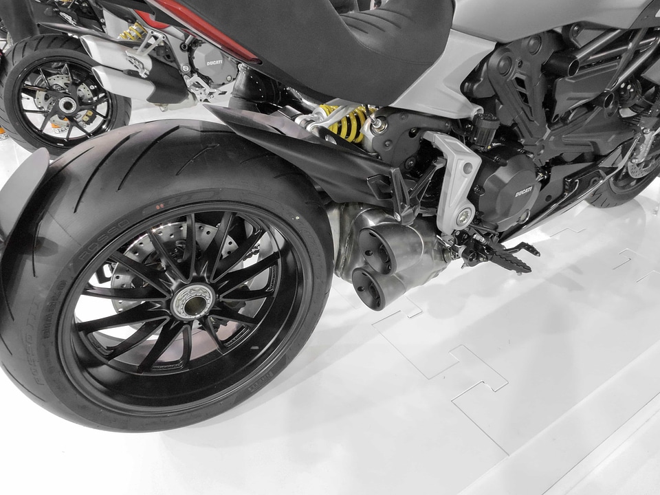 Engine engineering garage
