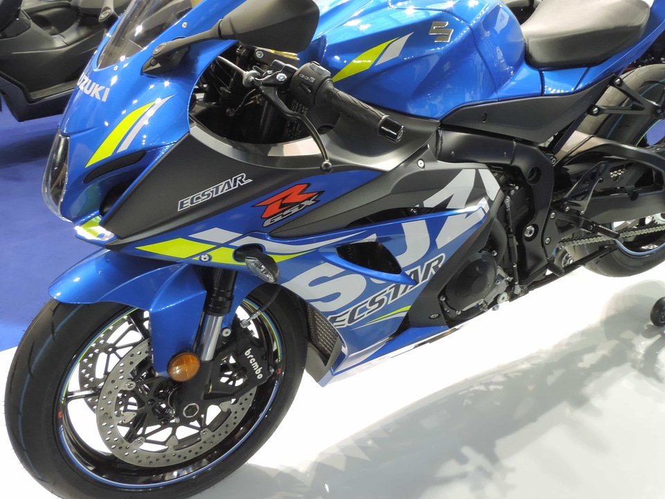 Garage motorcycle racing