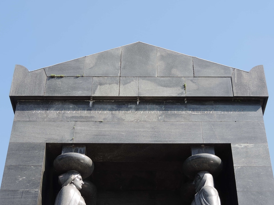 Entrance gate memorial