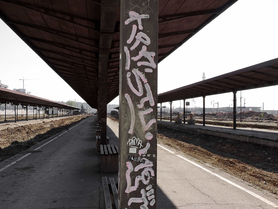 Garbage graffiti railway station