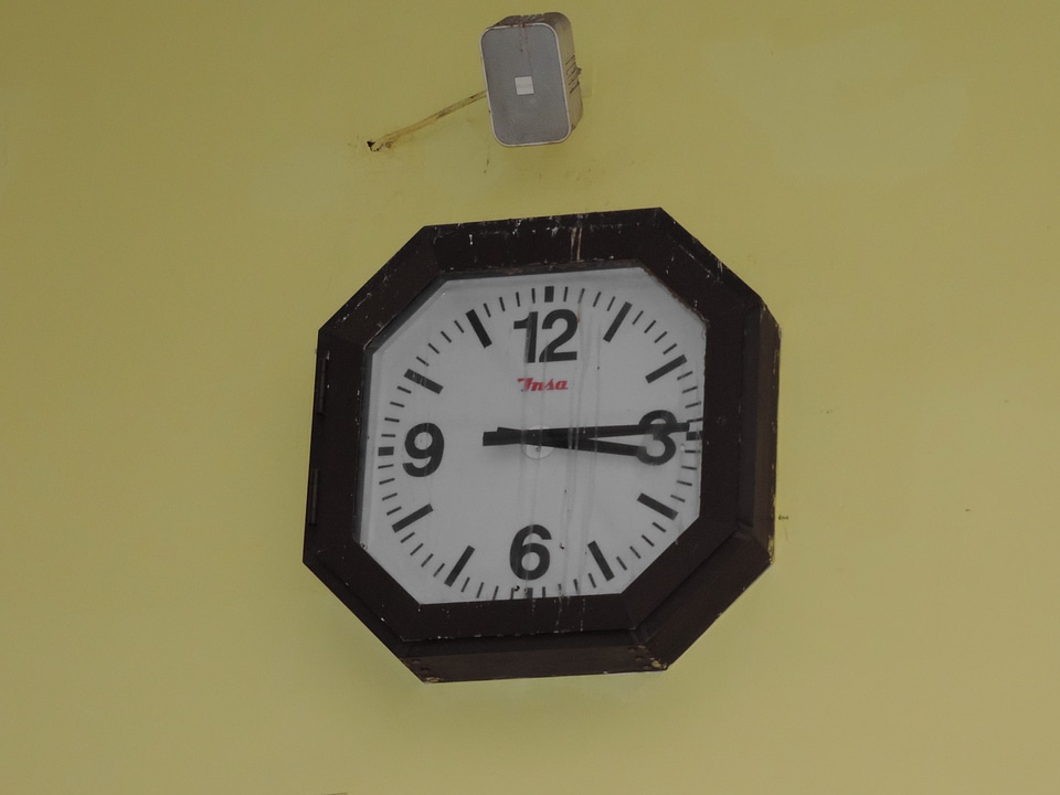 Hour timepiece minute
