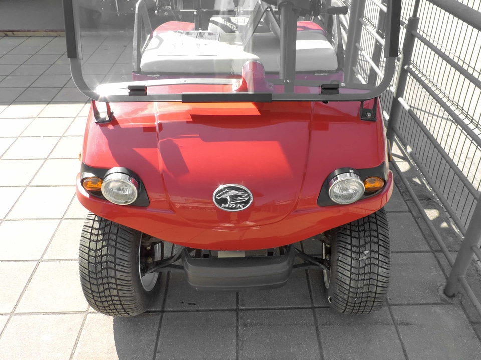 Automobile small windshield