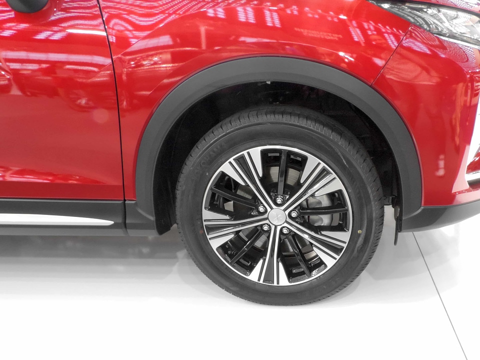Chrome automobile tire