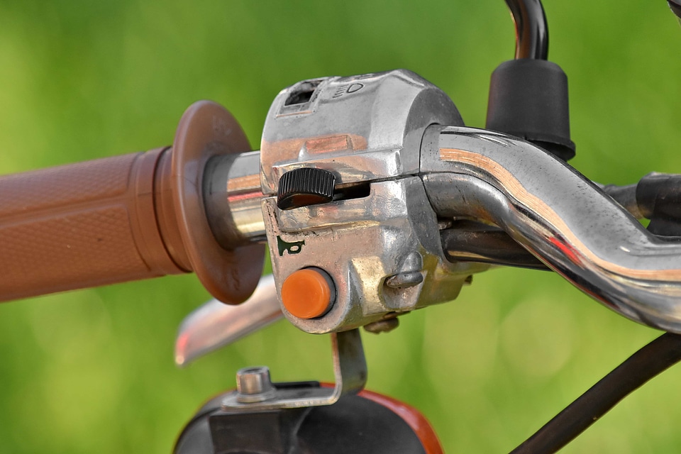 Brake gearshift moped