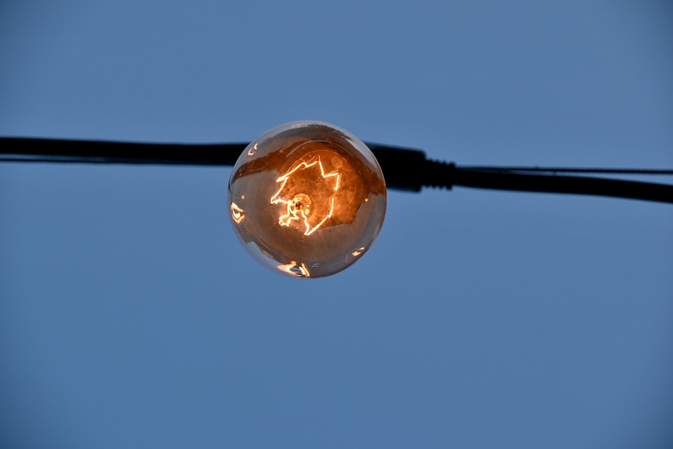 Glass light bulb voltage