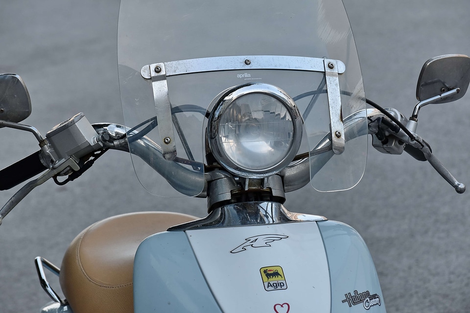 Headlight mirror moped