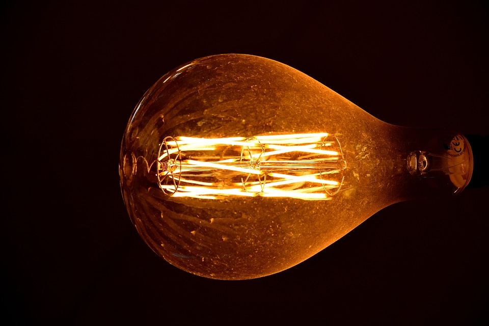 Darkness illumination light bulb