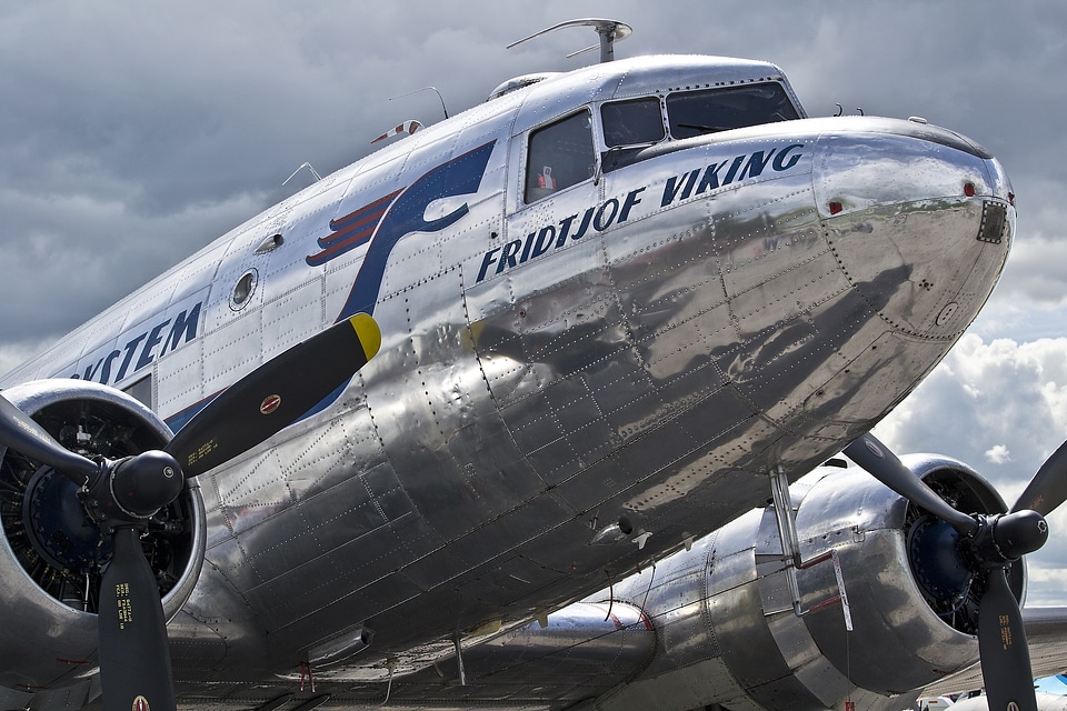 Propeller plane aircraft dc-3