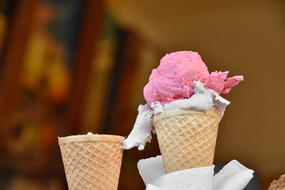 Vanilla scoop cone