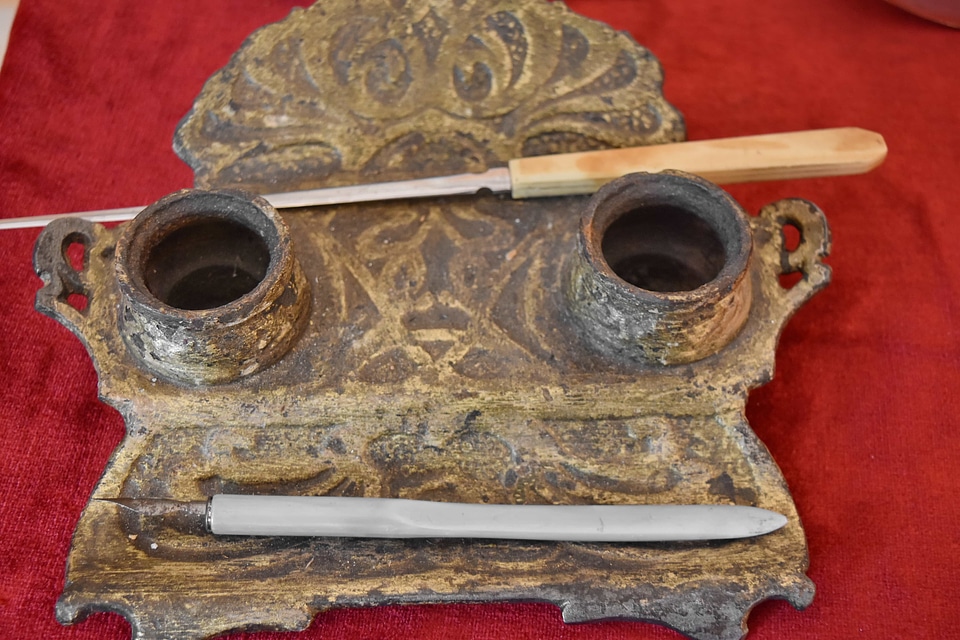 Antiquity knife device