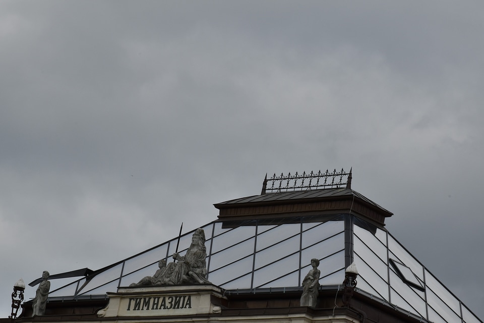 Glass roof sculpture