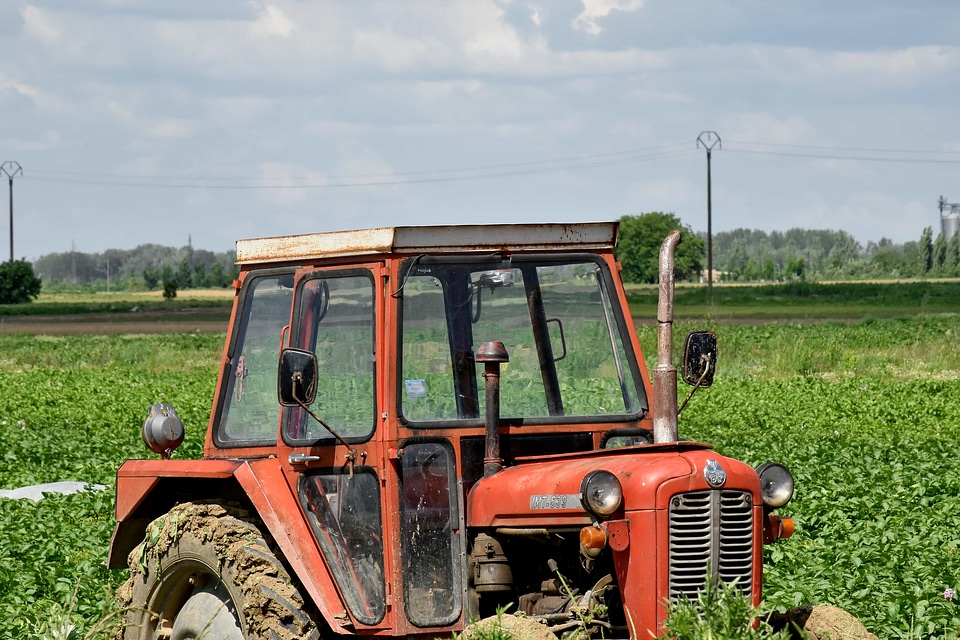 Agricultural tractor vehicle
