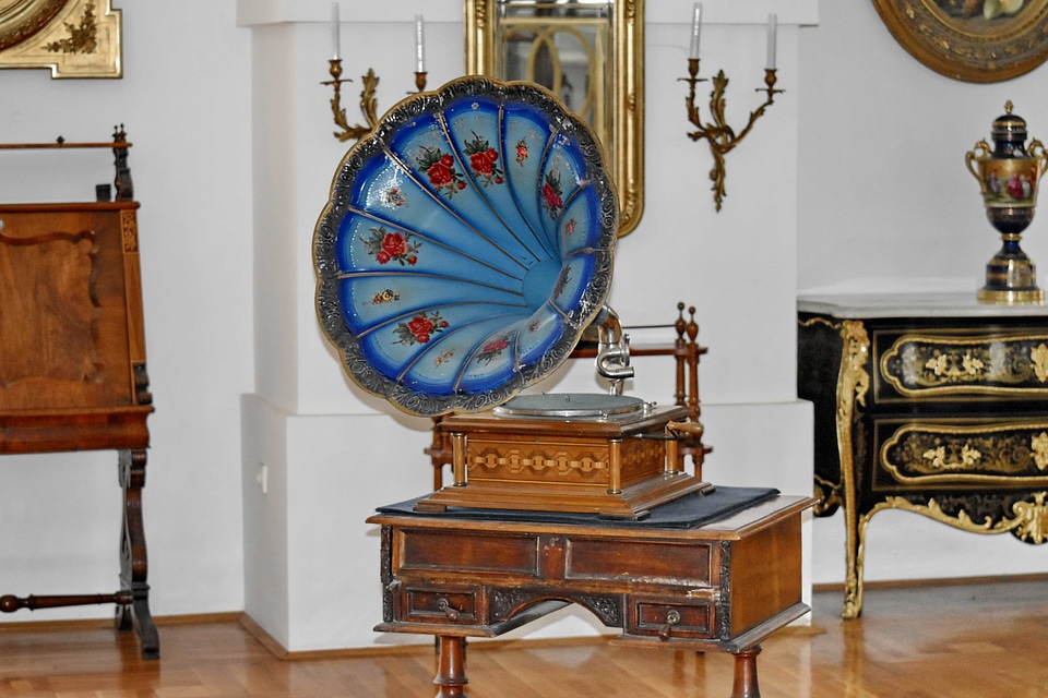 Baroque nostalgia machine