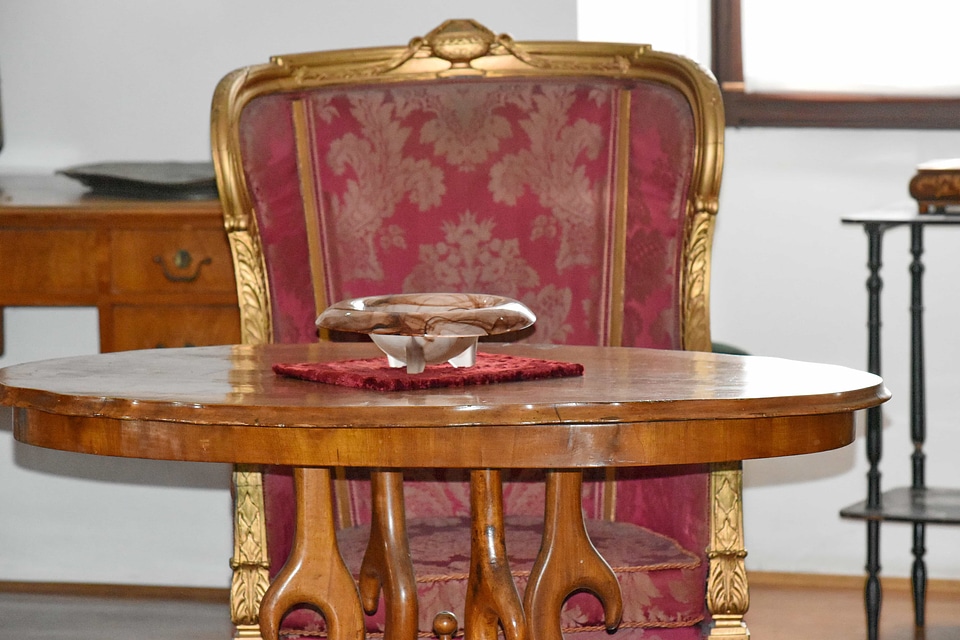 Ashtray baroque chair