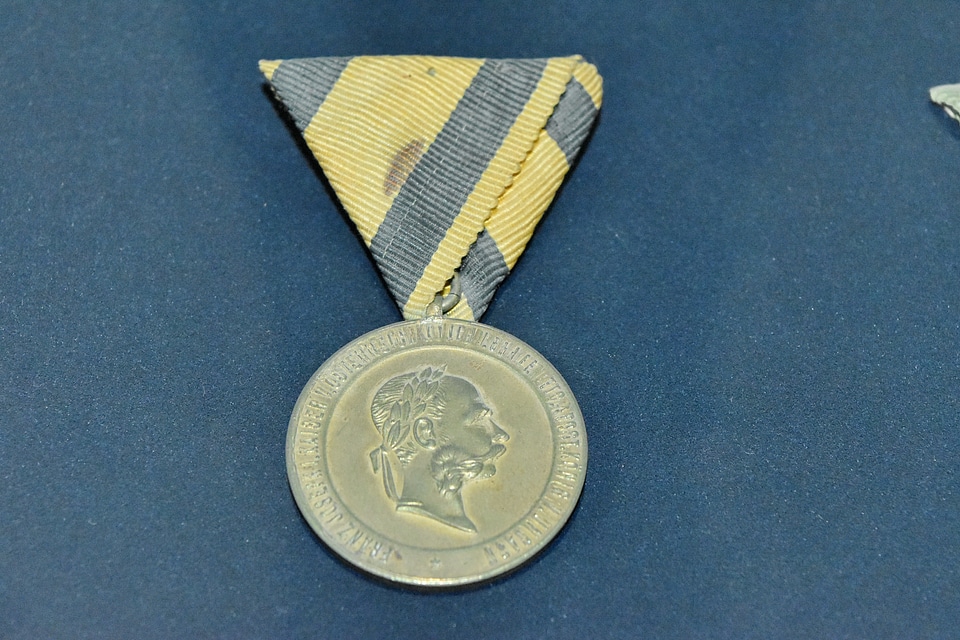 History military adornment