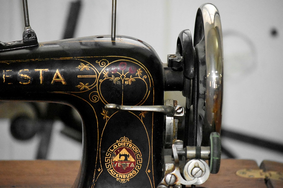 Antiquity sewing sewing machine