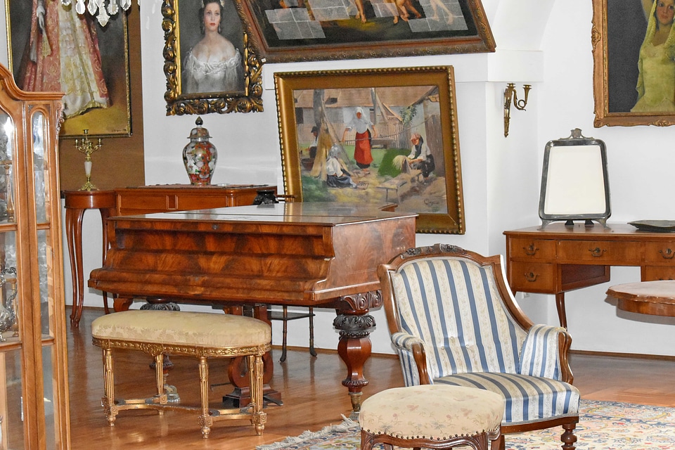 Furniture piano stool