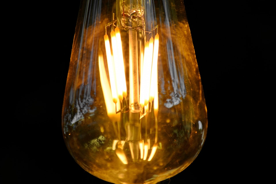 Wire light bulb dark