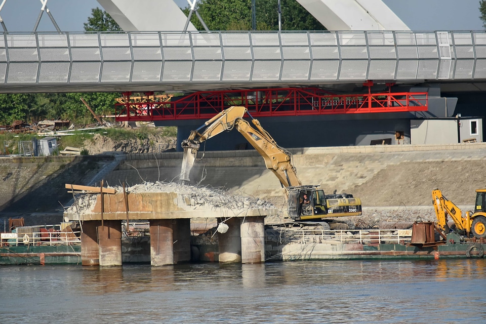Bridge construction machinery