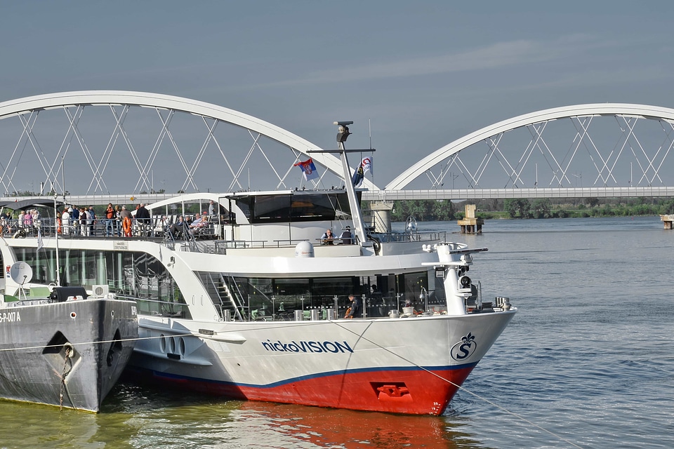 Bridge cruise ship craft