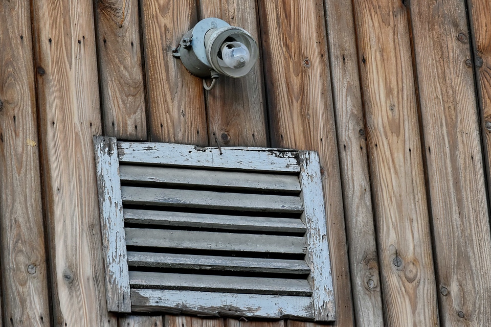 Light Bulb rust shed photo