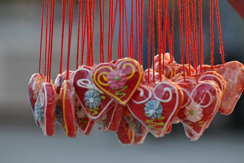 Hanging hearts love