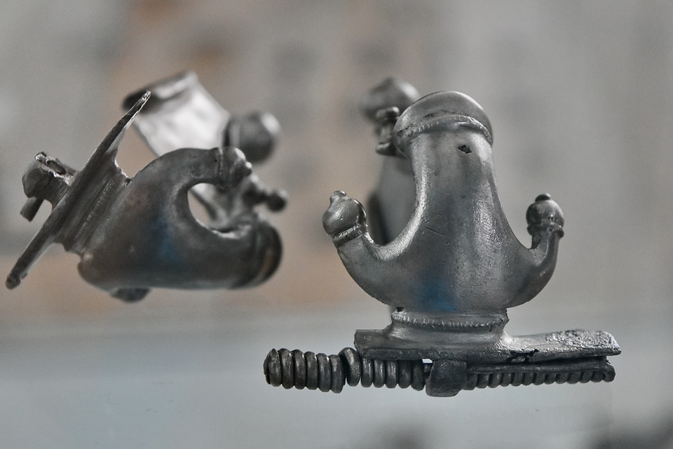 Sculpture figurine daylight