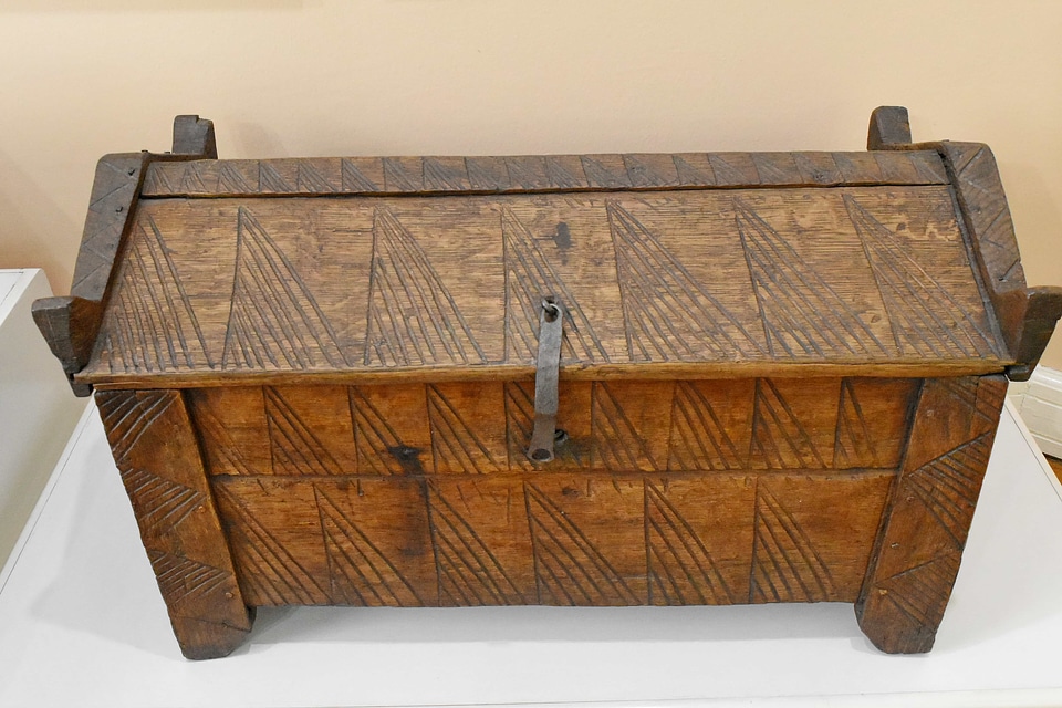 Furniture wood container