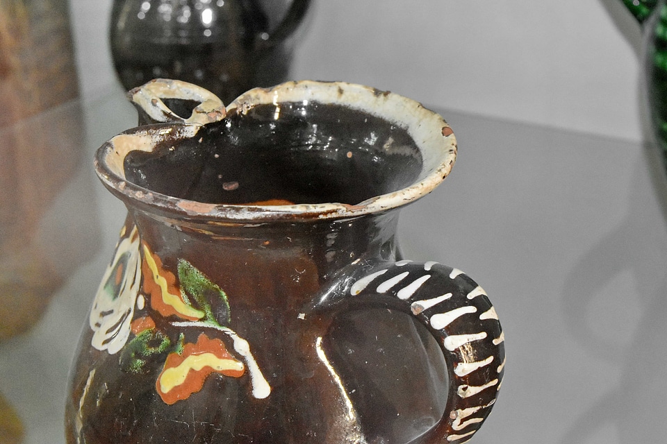 Antiquity pitcher condiment