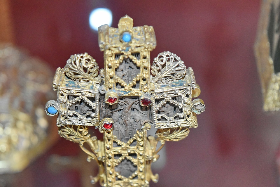 Cross gold religion