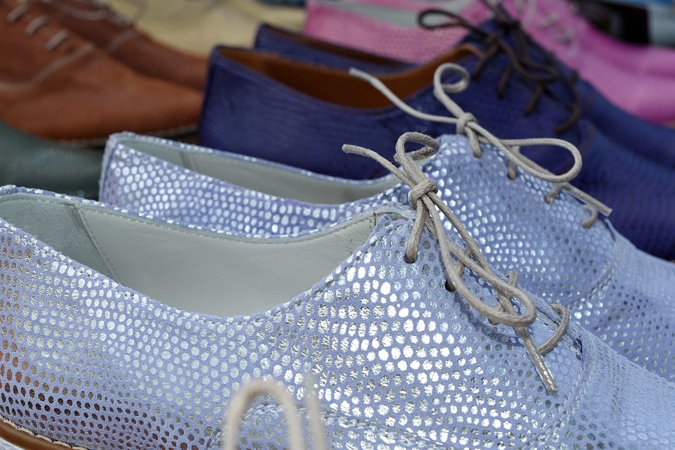 Shoelace shoes fashion