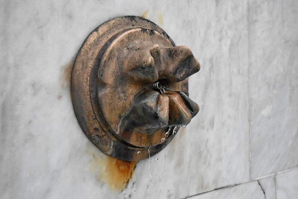 Bronze faucet fountain