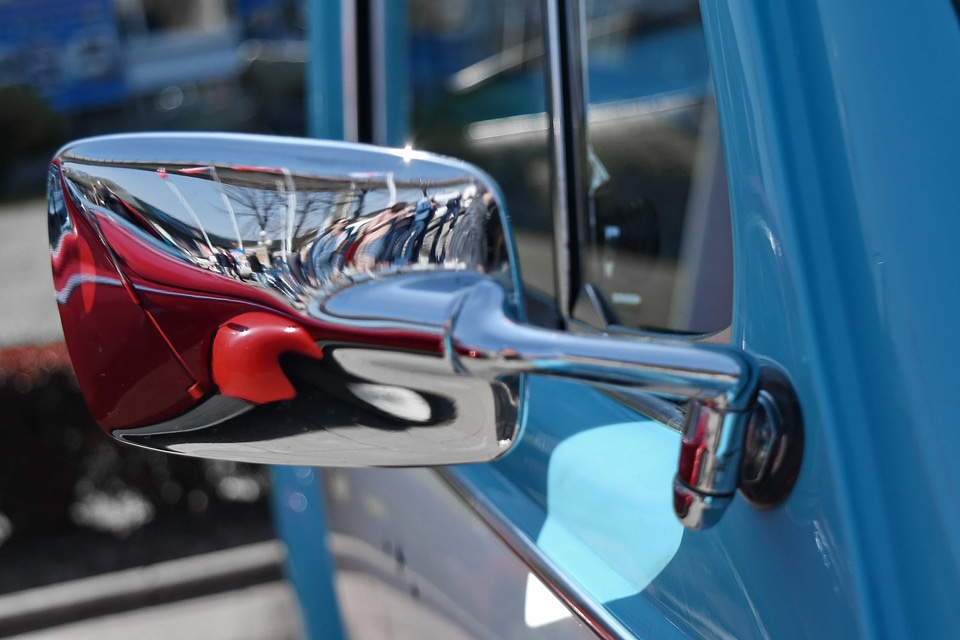 Chrome mirror reflection