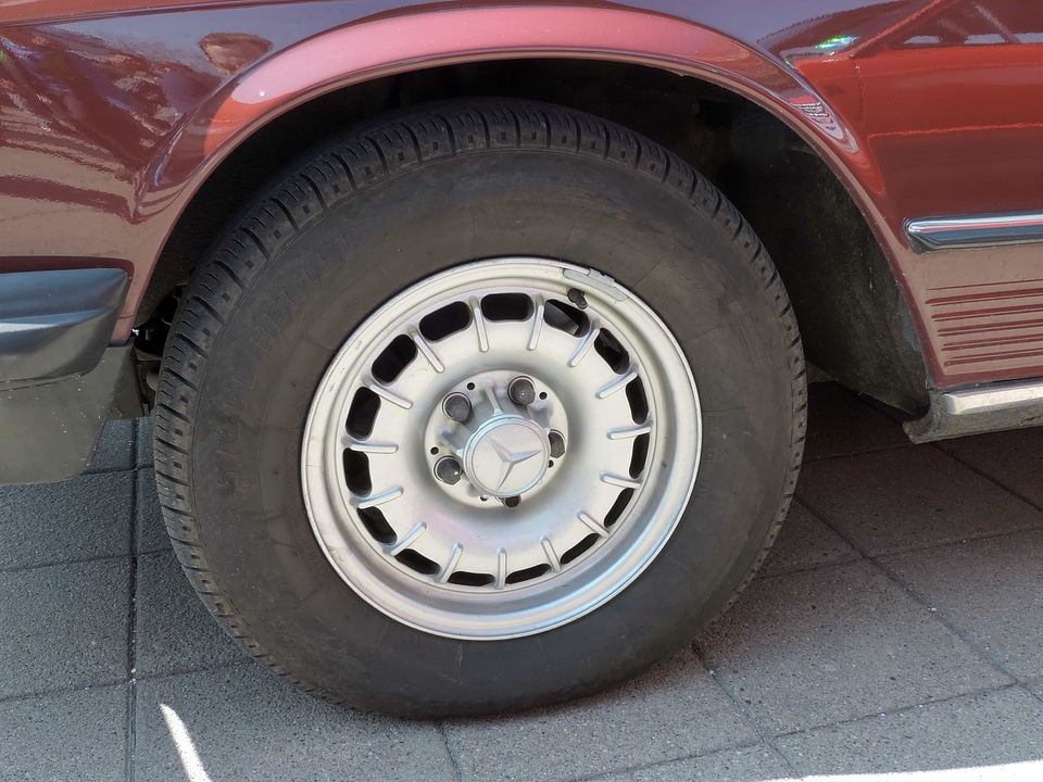 Asphalt round automobile