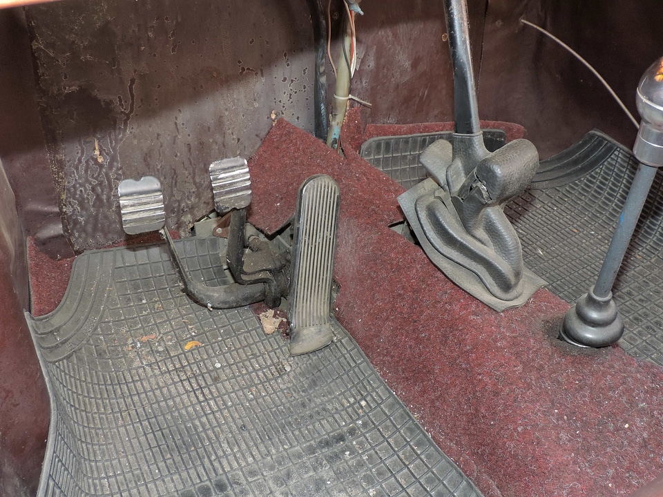 Brake floor gearshift