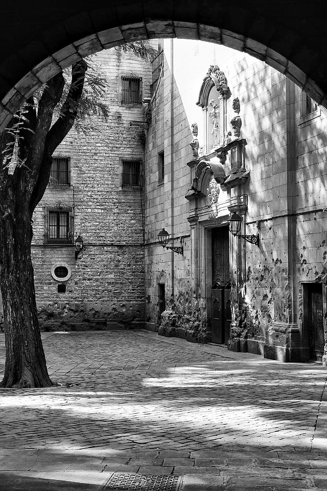 Barcelona plaza gothic