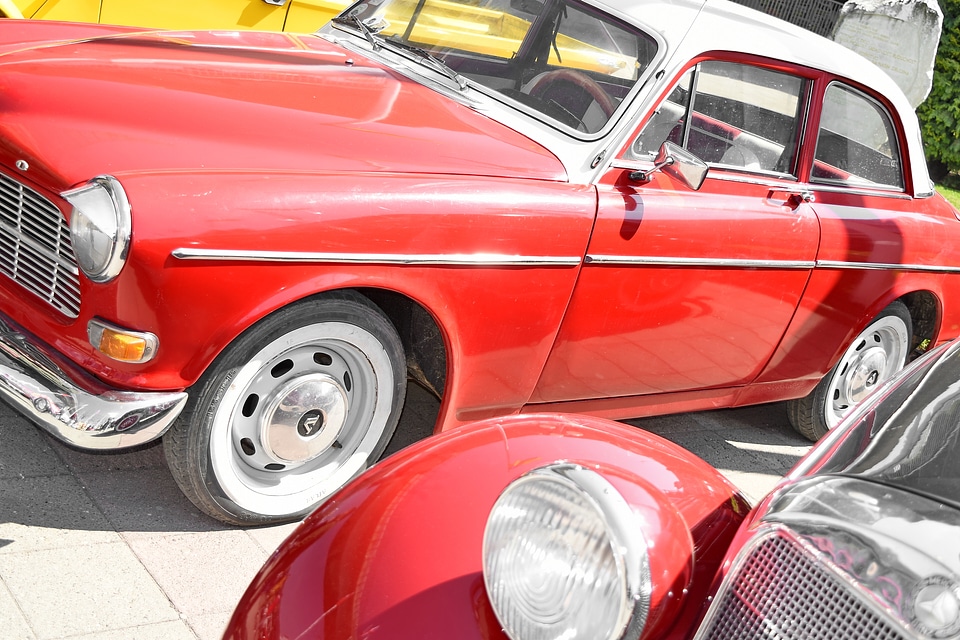 Automobile chrome coupe