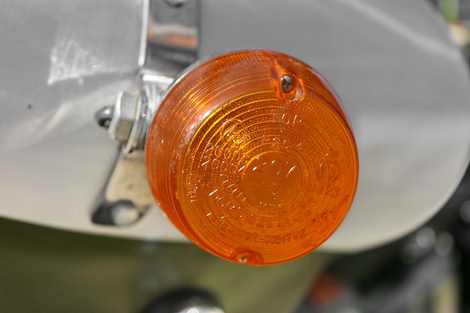 Light light bulb vehicle