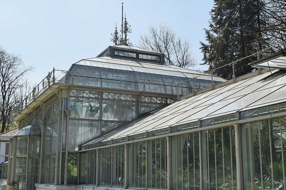 Botanical garden greenhouse