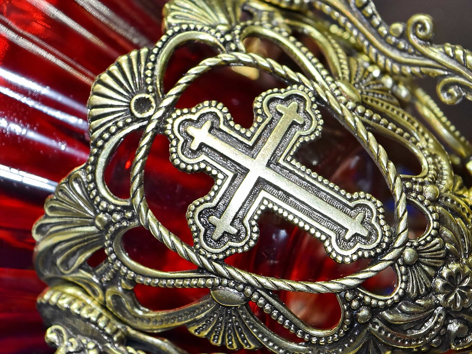 Antiquity cross gold