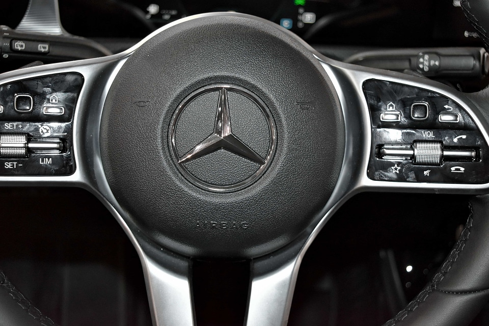 Airbags mechanism vehicle
