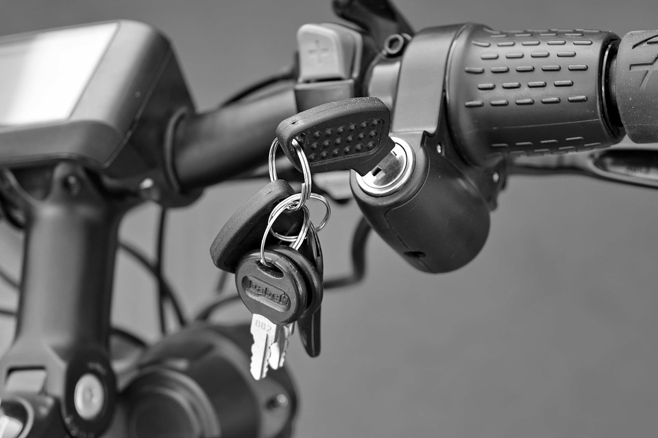 Black And White key keyhole