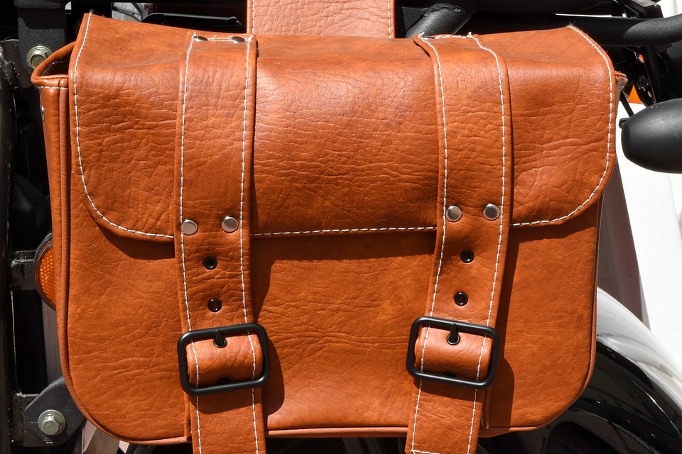Motorcycle luggage seat