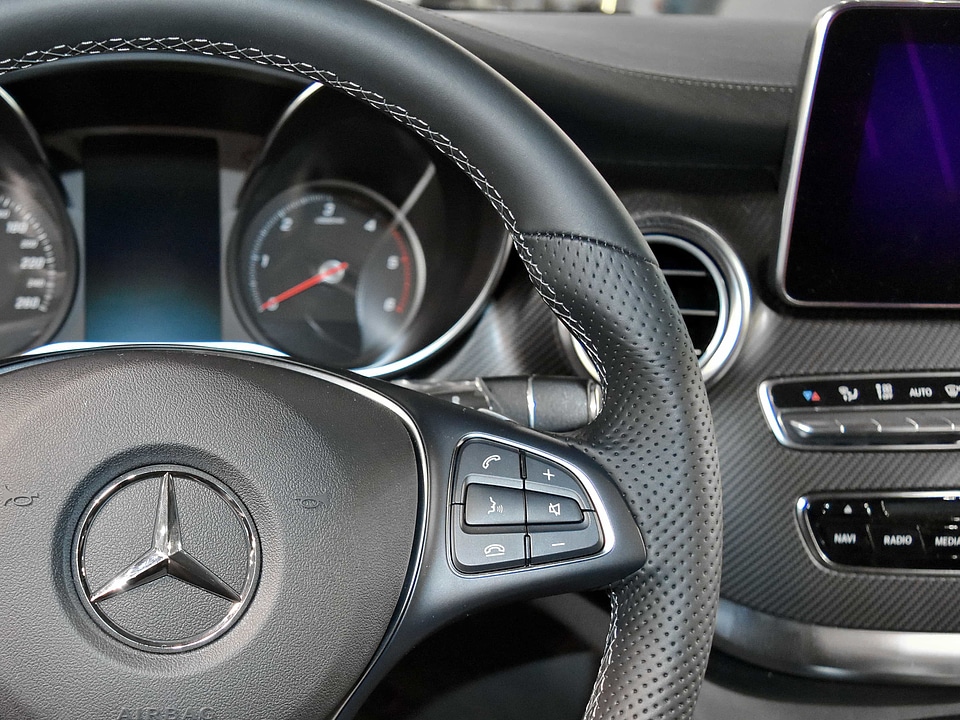 Control vehicle steering wheel