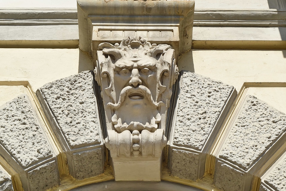 Arch heritage sculpture
